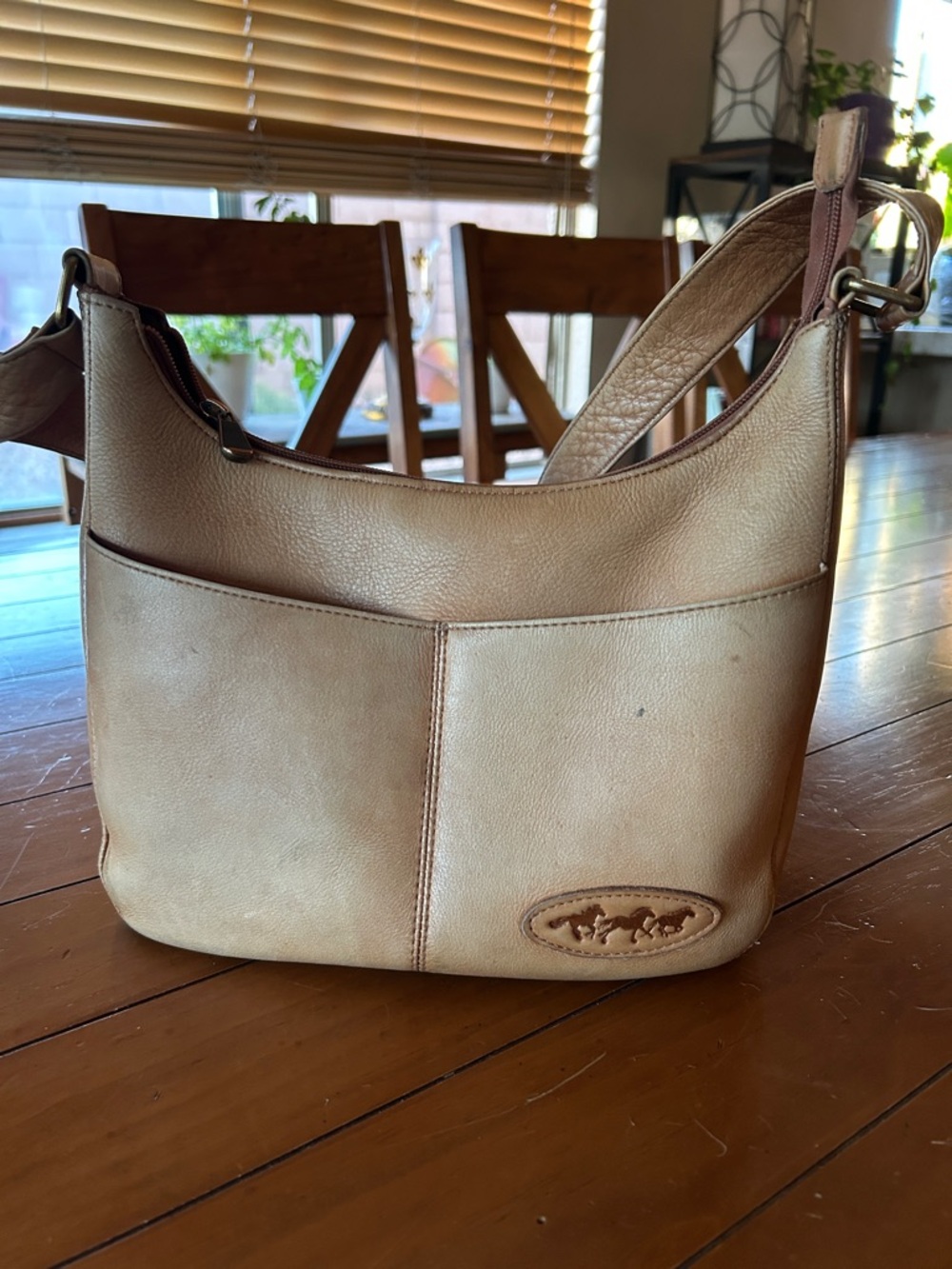 Fossil Tan Leather Shoulder Bag Hobo Style – Classic Everyday Purse